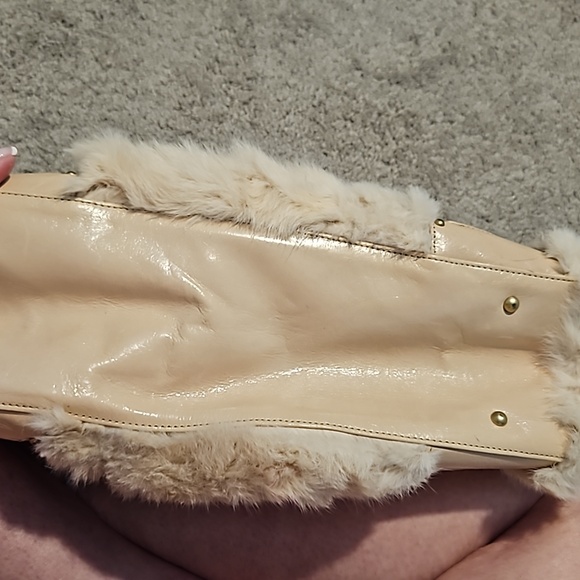 Rabbit purse  ivory,  in great condition.  Gently used .   16 " x 9 " - Picture 4 of 5